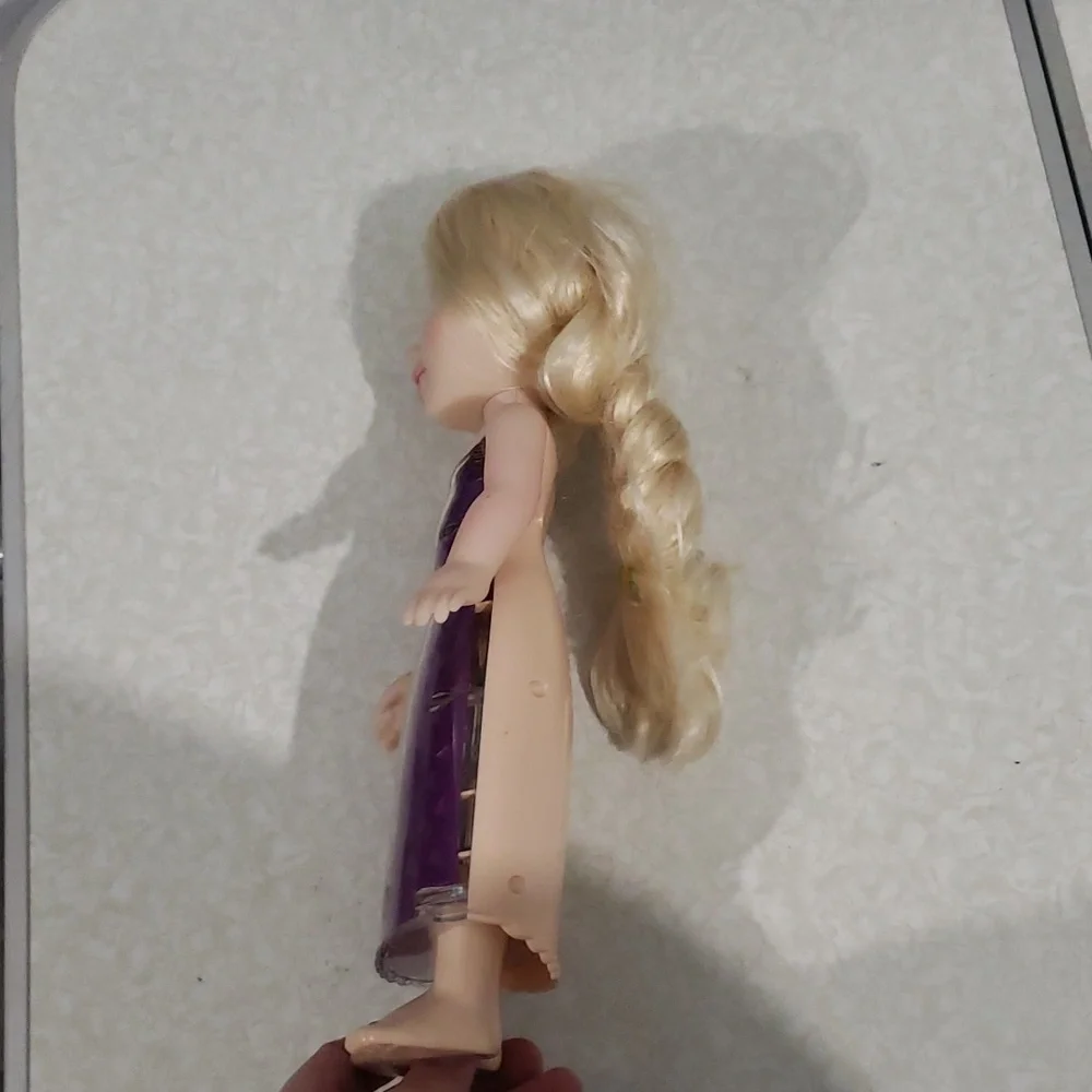 Singing and talking Elsa Doll from‎ Frozen 2